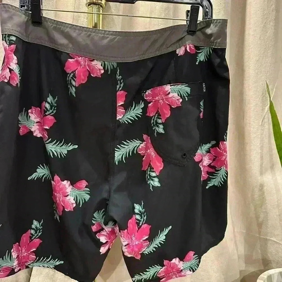 Catch Surf Board shorts - Picture 2 of 9